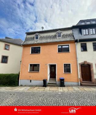 Außenansicht Straßenseite - Viel Platz und eine solide Bausubstanz