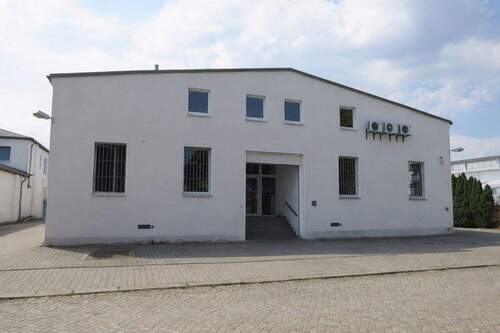 Eingangsbereich - Hallen- und Lagerflächen sowie Büroflächen zu vermieten