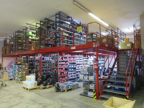 Regalsystem mit 2. Ebener - Halle in Dresden