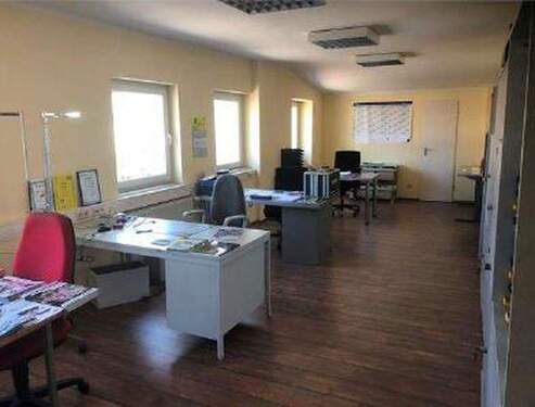 Blick in Büroflächen - Halle in Dresden zur Miete