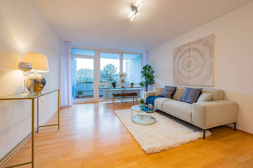 Wohnzimmer - 2 Zimmer Etagenwohnung in München