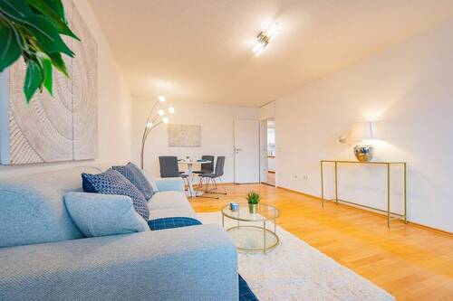 genug Platz für Wohnen und Essen - 