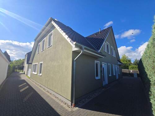 Einfahrt und Eingang - 