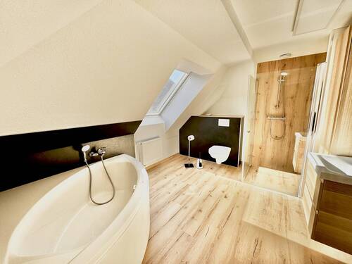 Badezimmer, Wohnung OG (DG), Gebäude 2 - 