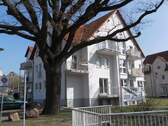 Hausansicht - +++ATTRAKTIVE DG-WOHNUNG MIT BALKON UND PKW-STELLPLATZ AM RANDE VON CHEMNITZ+++