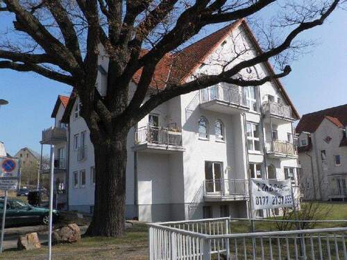 Hausansicht - +++ATTRAKTIVE DG-WOHNUNG MIT BALKON UND PKW-STELLPLATZ AM RANDE VON CHEMNITZ+++