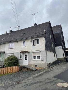 Hausansicht - Einfamilienhaus in Haiger-Allendorf gelegen