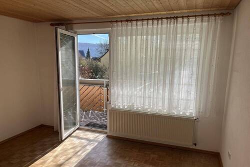 Schlafzimmer mit Ausgang zum Balkon - 