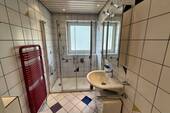 Bad mit ebenerdiger Dusche - 