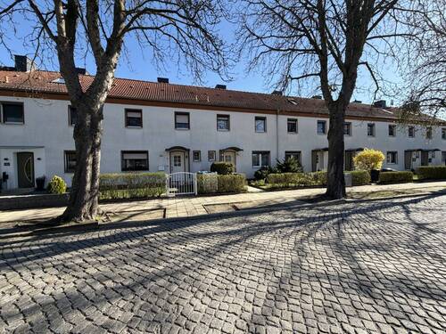 Objektvorderseite - Reihenmittelhaus mit 80,80 m&sup2; in Bitterfeld-Wolfen zum Kaufen