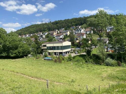 Ausblick vom Balkon -auf Anfrage ggf. Zukauf von weiteren Flächen möglich - 