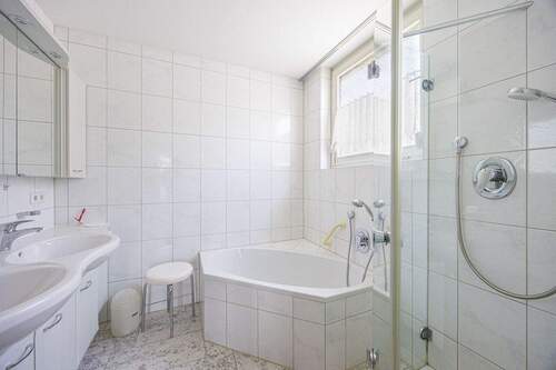 Badezimmer 1. OG - Einfamilienhaus mit 140,00 m² in Großbottwar zum Kaufen