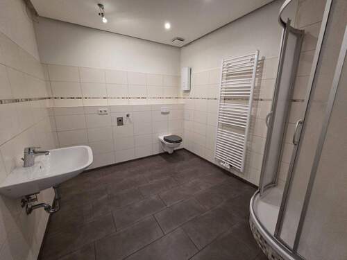 Duschbad - Etagenwohnung mit 155,00 m&sup2; in Eisenach zur Miete
