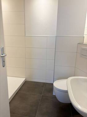 .. mit großer Dusche ! - 