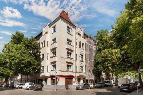 Straßenansicht Ecke - 