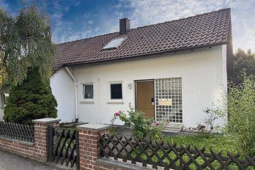 Vorderansicht - 6 Zimmer Mehrfamilienhaus, Wohnhaus zum Kaufen in Wehingen