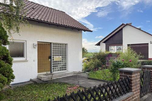 Hauseingang - 6 Zimmer Mehrfamilienhaus, Wohnhaus in Wehingen