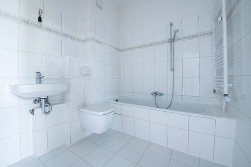 Bad - Etagenwohnung mit 50,90 m&sup2; in Berlin zum Kaufen