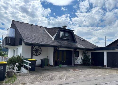 1 - BW 2726: 3,5 Zi.- Eigentumswohnung und 2-Zi.-Einliegerwohnung unter einem Dach in Unterkirnach