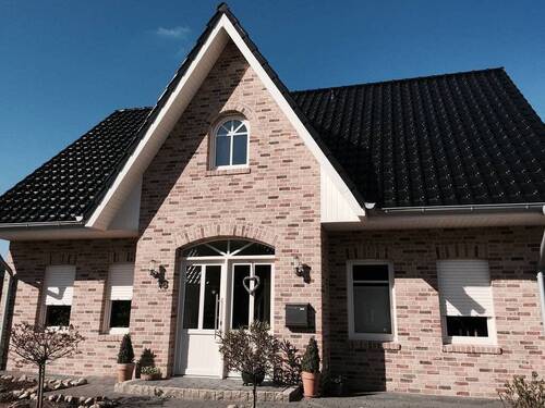 Beispiel Abbildung mit Sonderleistung - Ihr Friesenhaus - Neubauprojekt in St. Michaelisdonn - Niedrigenergiehaus mit Wärmepumpe