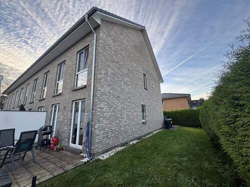 Außenansicht - Modern & energetisch top, absolut gepflegt und hochwertig: Endreihenhaus in ruhiger Lage