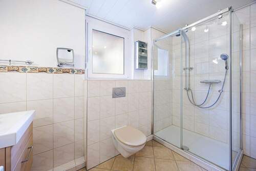 1.OG - Badezimmer - 4 Zimmer Reihenendhaus in Remseck am Neckar