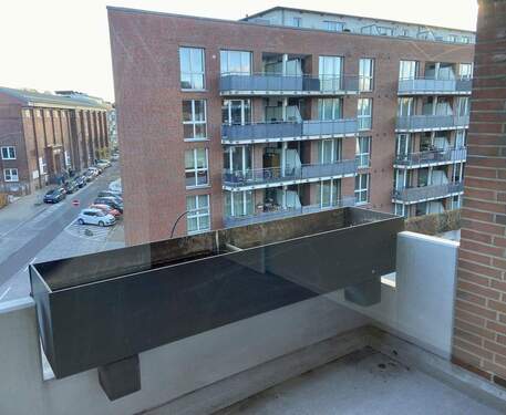 Balkon mit Blumenkasten - 