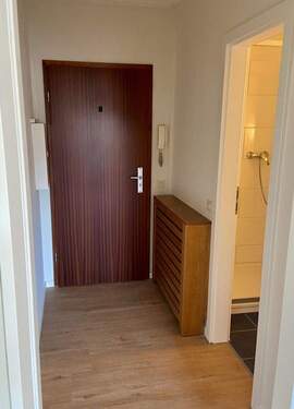 Blick auf die Wohnungstür - 