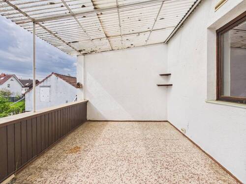 Balkon mit Blick in den Garten - 
