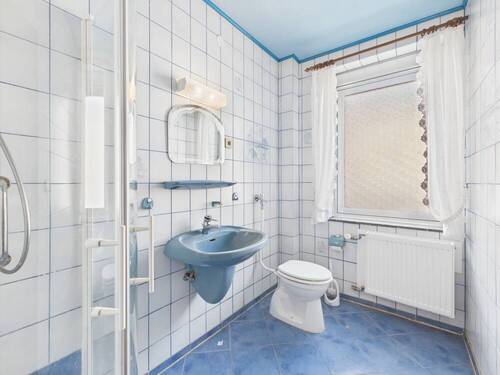Bad mit Dusche EG - 