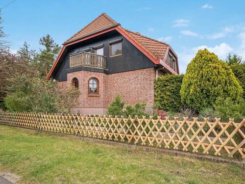 Seitenansicht mit Gartenzaun - 