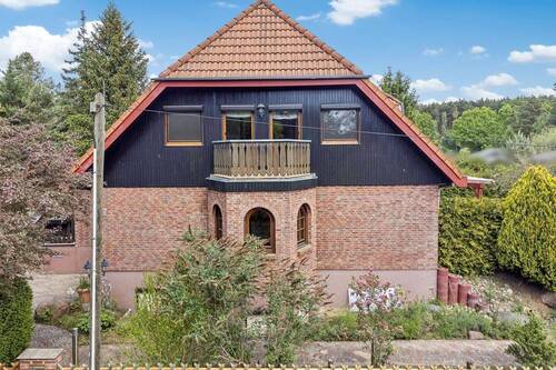 Seitenansicht mit Balkon - 4 Zimmer Einfamilienhaus in Grünheide (Mark)