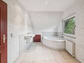 Bad mit Badewanne - 