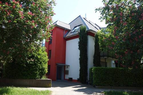 Straßen-Ansicht 1 - Toplage in Karlsruhe-Rüppurr: Luxuriöse 3-Zi.-Wohnung mit Einbauküche und Garage