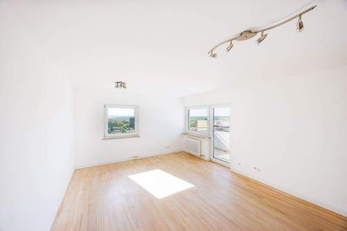Wohnzimmer - 2 Zimmer Etagenwohnung zum Kaufen in Besigheim