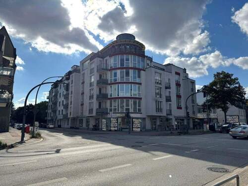 Titelbild Hausansicht - Sonnige Wohnung mit Balkon + Dachterrasse, Fahrstuhl in super Lage Wandsbek!