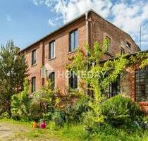 3.098 m² Privat-Ensemble: 364 m² Ziegelwohnhaus, ausbaubare Industriehallen & großer Garten - Weißenfels