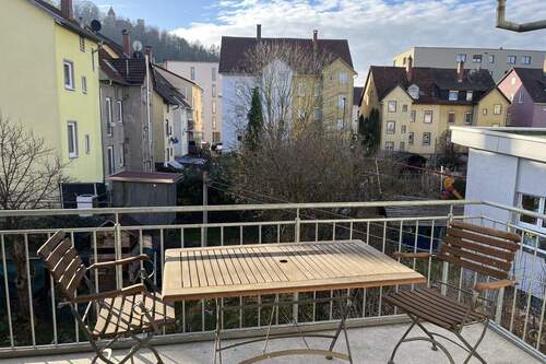 Balkon mit Blick zum Honberg - 6 Zimmer Mehrfamilienhaus, Wohnhaus in Tuttlingen