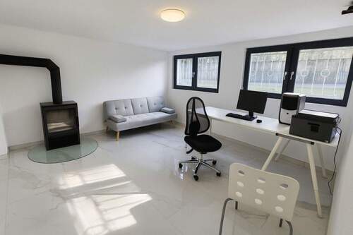 Heller Büro/Hobbyr. mit Kamin - 