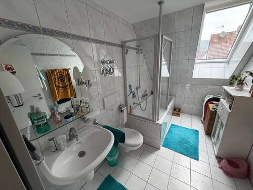 Tageslichtbad mit Wanne - 