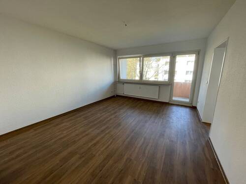 Zimmer + Balkon - Nachmieter für 2-Zimmer-Wohnung mit Balkon gesucht!