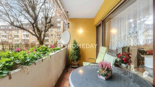 Loggia 2 - Sofort bezugsfrei: großzügige Wohnung mit Loggia und neuer Heizung