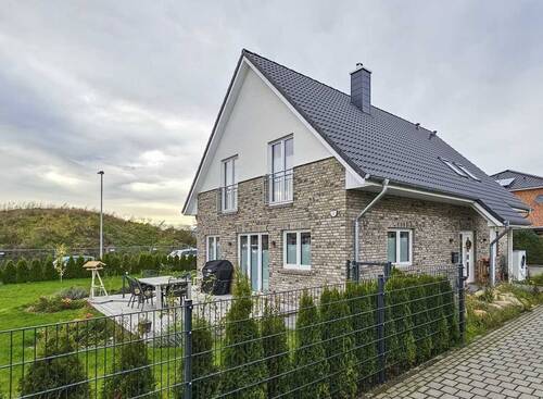 Beispielabbildung mit Sonderleistungen - Großzügiges Familienhaus im klassischen Stil Neubauplanung - Niedrigenergiehaus mit Wärmepumpe