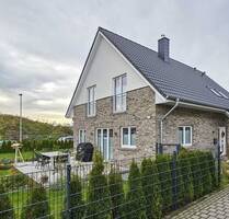 Großzügiges Familienhaus im klassischen Stil Neubauplanung - Niedrigenergiehaus mit Wärmepumpe - Beldorf