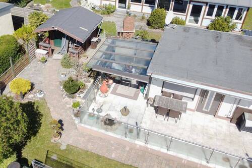 Grundstück mit Gartenhaus - 