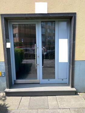 Hauseingang - Etagenwohnung mit 67,30 m&sup2; in Köln zur Miete