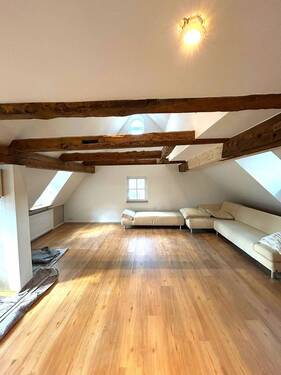 Dachboden neu ausgebaut - 5 Zimmer Mehrfamilienhaus, Wohnhaus in Schwabach