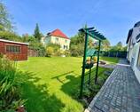 Blick in Garten - 6 Zimmer Doppelhaushälfte zum Kaufen in Dresden / Bühlau