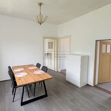 Gemeinsam Essen mit der Familie - 5 Zimmer Einfamilienhaus in Berlin