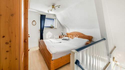 1. OG Schlafzimmer 2 - 